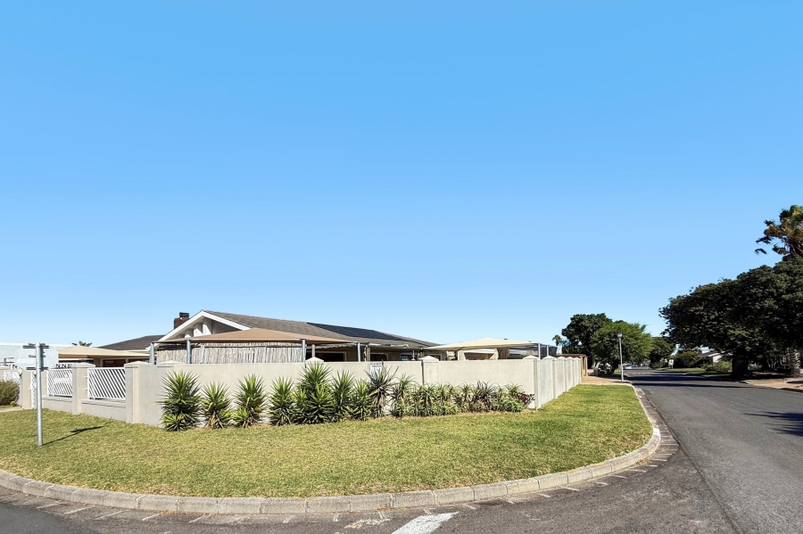 4 Bedroom Property for Sale in Monte Vista Western Cape